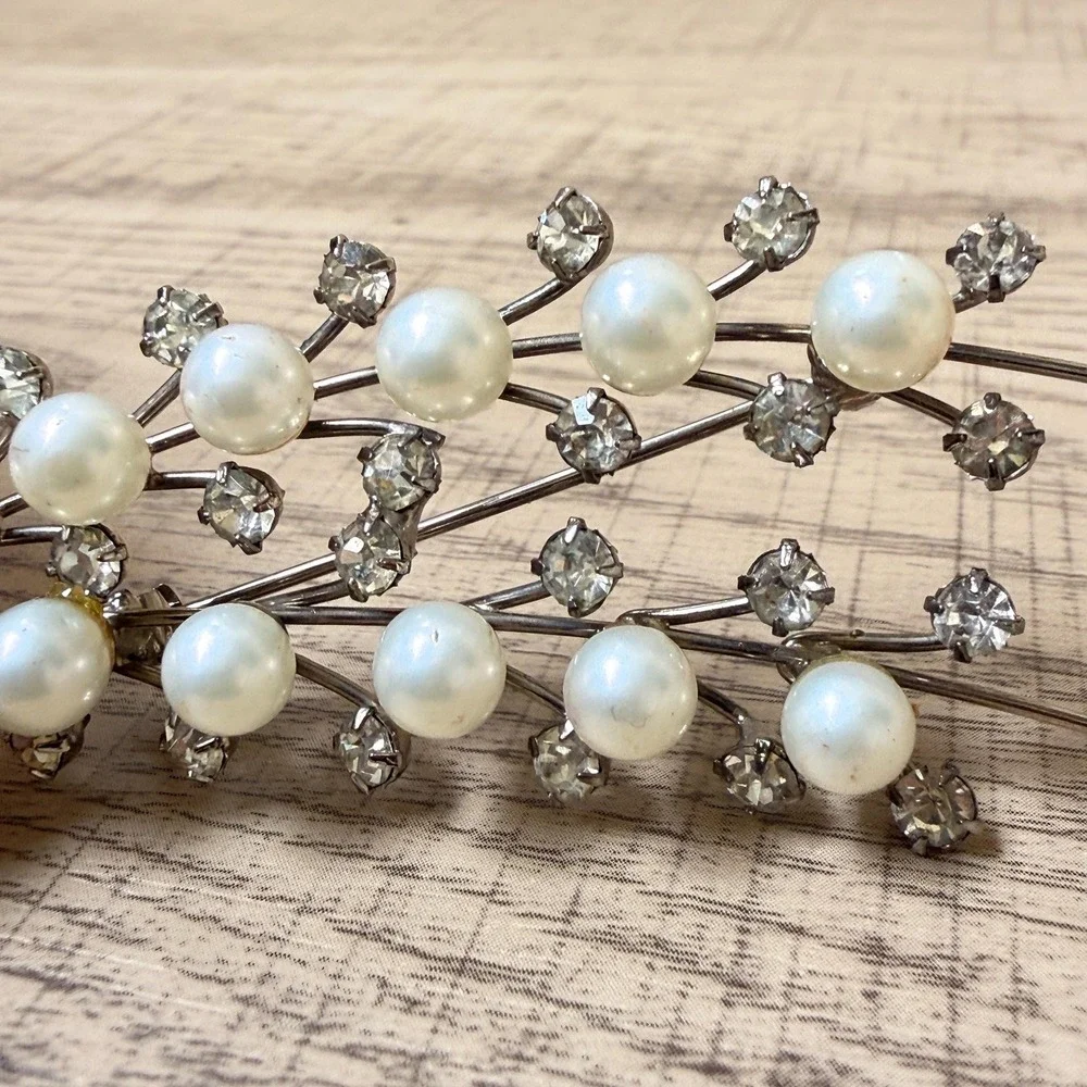 Vintage Classic Silver Tone Faux Pearl Thistle Sprig Leaf Foliage Nature Brooch